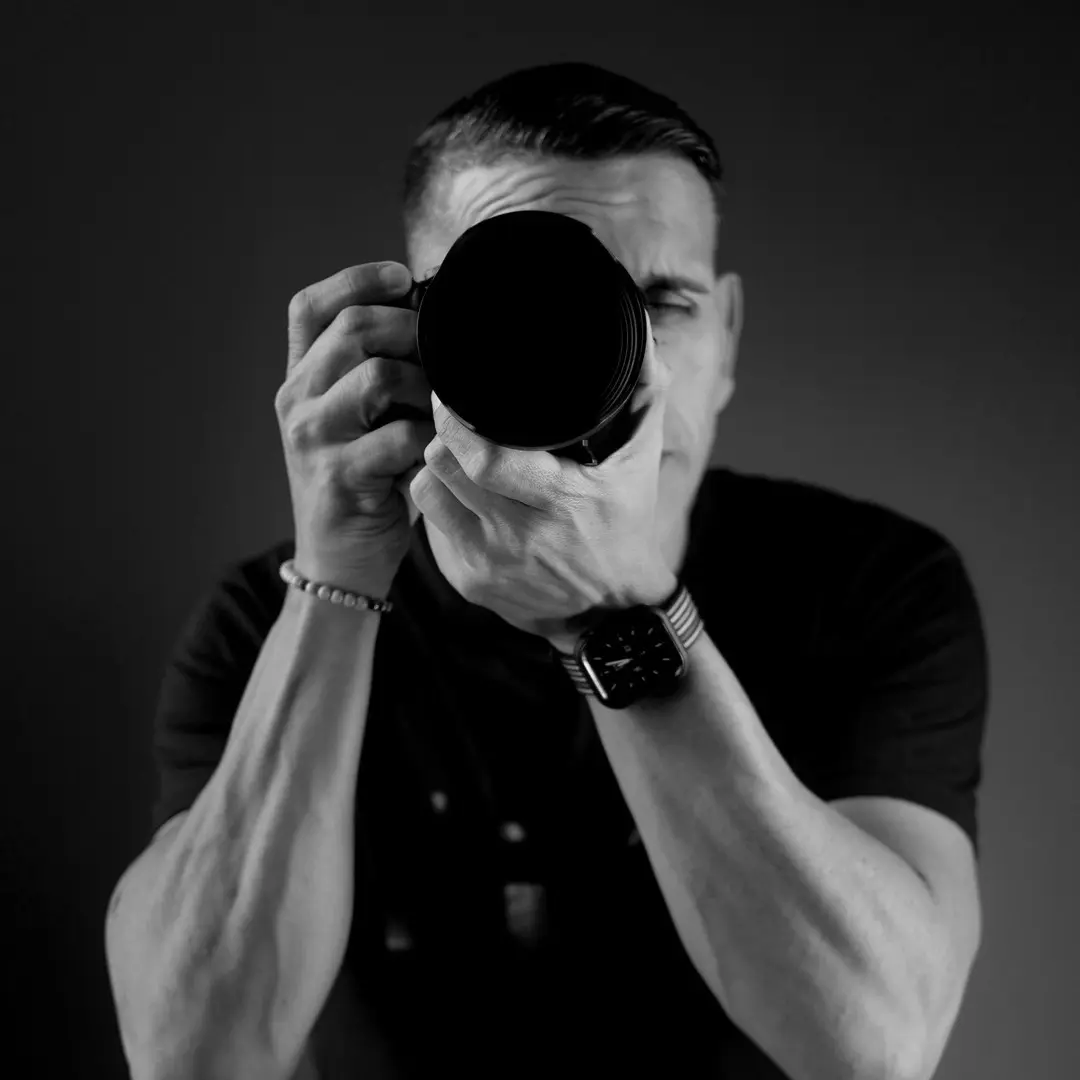 Marcos Santiago, diseñador y fotógrafo en Aibonito, Puerto Rico